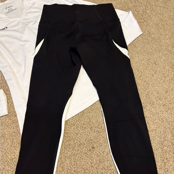 Bnwot. Athleta salutation stash 7/8
legging - Picture 4 of 6